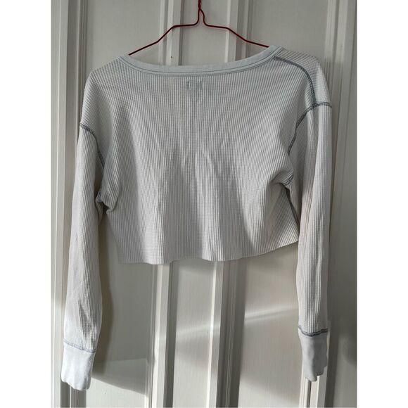 BDG white thermal with blue cobtrast stitching  cropped long sleeve top L - Picture 3 of 4